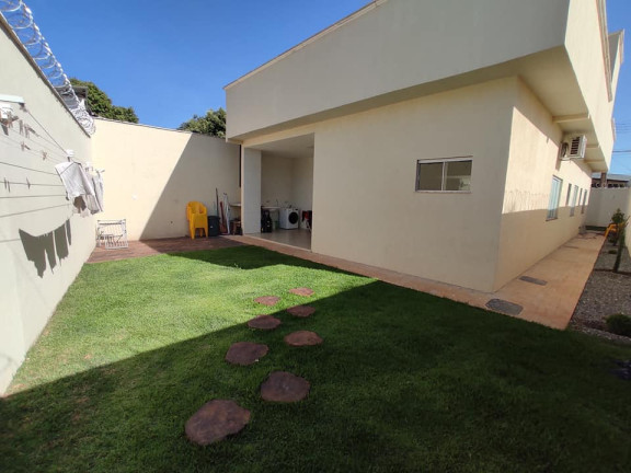 Imagem Imóvel com 
            	3             Quartos à Venda, 170 m² em 
            	Chacara Sao Pedro             - 
            	Aparecida De Goiania            