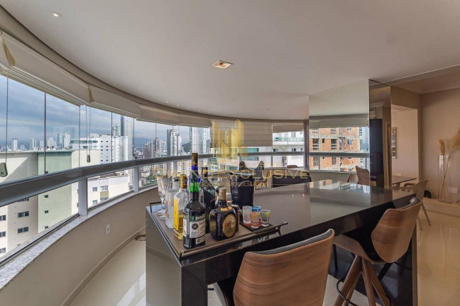 Imagem Apartamento com 3 Quartos à Venda, 142 m² em Pioneiros - Balneário Camboriú Imagem Apartamento com 3 Quartos à Venda, 142 m² em Pioneiros - Balneário Camboriú