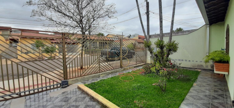 Imagem Casa com 3 Quartos à Venda, 220 m² em Santa Mônica - Londrina Imagem Casa com 3 Quartos à Venda, 220 m² em Santa Mônica - Londrina