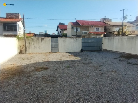 Imagem Casa com 2 Quartos à Venda, 360 m² em Carianos - Florianópolis Imagem Casa com 2 Quartos à Venda, 360 m² em Carianos - Florianópolis