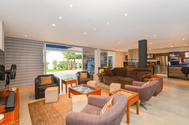 Imagem Casa com 5 Quartos à Venda, 396 m²em Tingui - Curitiba