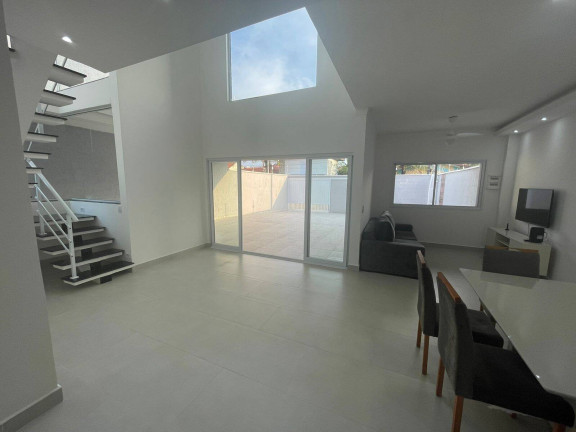 Imagem Casa com 4 Quartos à Venda, 350 m² em Maria Helena Novaes - Peruíbe Imagem Casa com 4 Quartos à Venda, 350 m² em Maria Helena Novaes - Peruíbe
