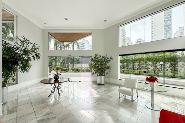 Imagem Apartamento com 4 Quartos à Venda, 244 m² em Vila Uberabinha - São Paulo