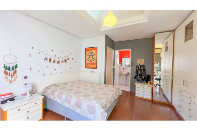 Imagem Casa com 4 Quartos à Venda, 394 m² em Vila Assunção - Porto Alegre Imagem Casa com 4 Quartos à Venda, 394 m² em Vila Assunção - Porto Alegre