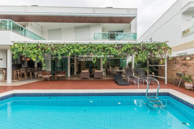 Imagem Casa com 4 Quartos à Venda, 540 m² em Córrego Grande - Florianópolis Imagem Casa com 4 Quartos à Venda, 540 m² em Córrego Grande - Florianópolis