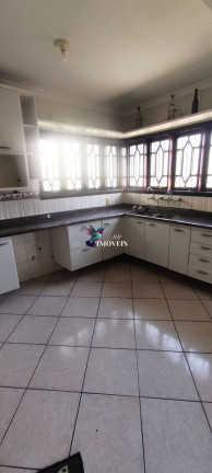 Imagem Sobrado com 5 Quartos à Venda, 338 m² em Jardim Itu - Porto Alegre Imagem Sobrado com 5 Quartos à Venda, 338 m² em Jardim Itu - Porto Alegre