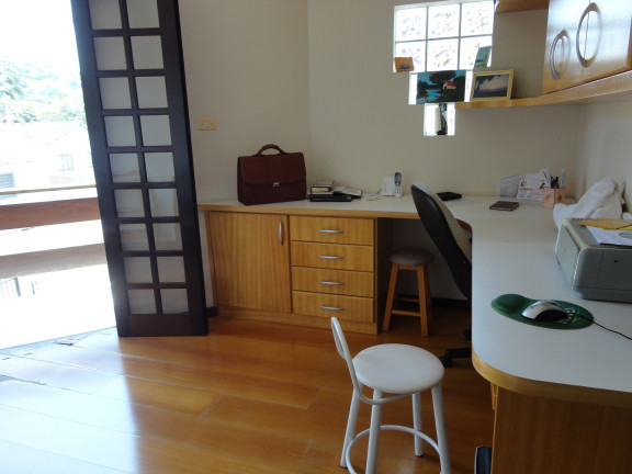 Imagem Casa com 3 Quartos à Venda, 260 m² em America - Joinville