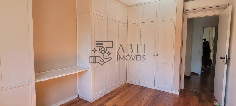 Imagem Apartamento com 4 Quartos à Venda, 135 m² em Moema - São Paulo