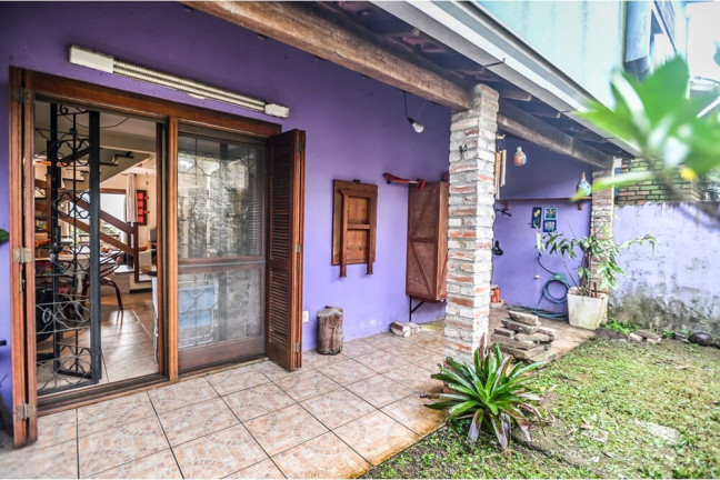 Imagem Casa com 2 Quartos à Venda, em Serraria - Porto Alegre Imagem Casa com 2 Quartos à Venda, em Serraria - Porto Alegre