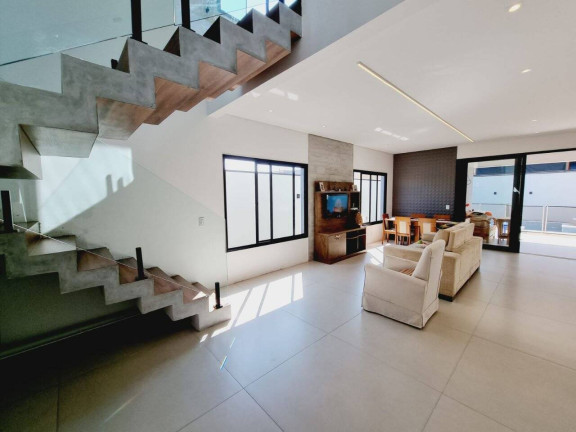 Imagem Casa com 3 Quartos à Venda, 300 m² em Piracangaguá - Taubaté Imagem Casa com 3 Quartos à Venda, 300 m² em Piracangaguá - Taubaté