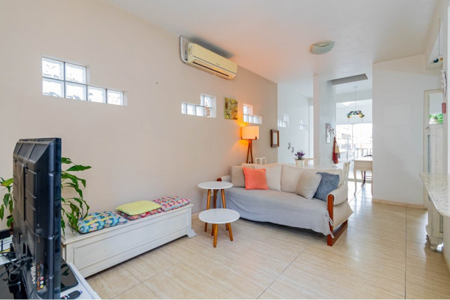 Imagem Casa com 3 Quartos à Venda, 255 m² em Petrópolis - Porto Alegre Imagem Casa com 3 Quartos à Venda, 255 m² em Petrópolis - Porto Alegre