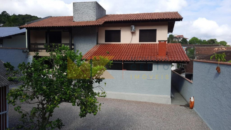 Imagem Casa com 3 Quartos à Venda, 195 m² em Velha - Blumenau Imagem Casa com 3 Quartos à Venda, 195 m² em Velha - Blumenau