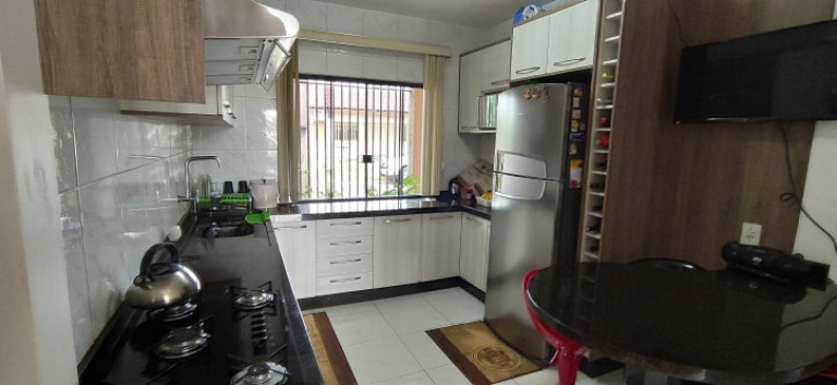 Imagem Sobrado com 4 Quartos à Venda, 218 m² em Pioneiros Catarinenses - Cascavel