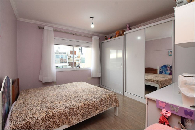 Imagem Casa com 3 Quartos à Venda, em Guarujá - Porto Alegre Imagem Casa com 3 Quartos à Venda, em Guarujá - Porto Alegre