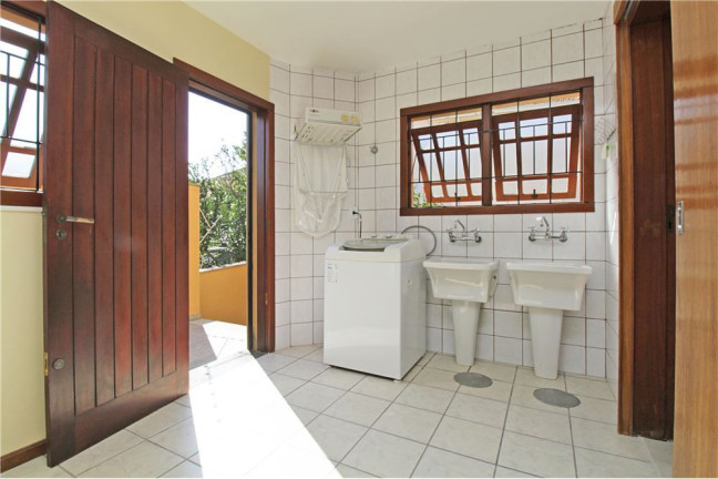 Imagem Casa com 5 Quartos à Venda, em Gloria - Porto Alegre Imagem Casa com 5 Quartos à Venda, em Gloria - Porto Alegre