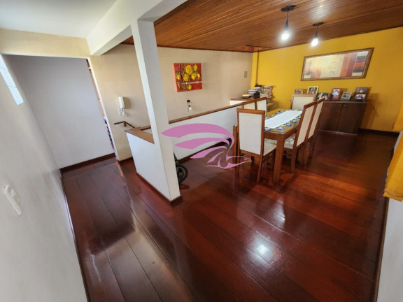 Imagem Casa com 3 Quartos à Venda, 246 m² em Xaxim - Curitiba Imagem Casa com 3 Quartos à Venda, 246 m² em Xaxim - Curitiba