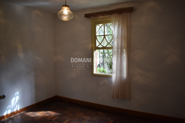 Imagem Casa com 4 Quartos à Venda, 130 m² em Região Da Abernéssia - Campos Do Jordão Imagem Casa com 4 Quartos à Venda, 130 m² em Região Da Abernéssia - Campos Do Jordão