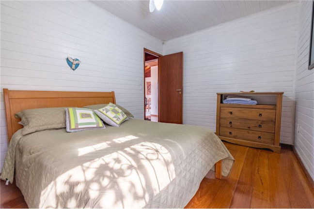 Imagem Casa com 3 Quartos à Venda, em Lagoa Da Conceição - Florianópolis Imagem Casa com 3 Quartos à Venda, em Lagoa Da Conceição - Florianópolis