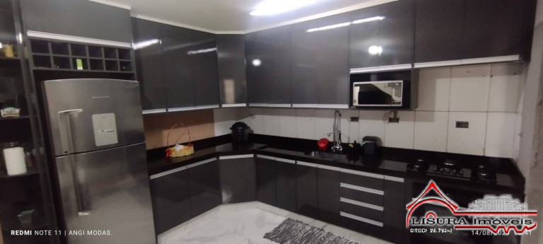 Imagem Casa com 4 Quartos à Venda, 210 m² em Jardim Colônia - Jacareí