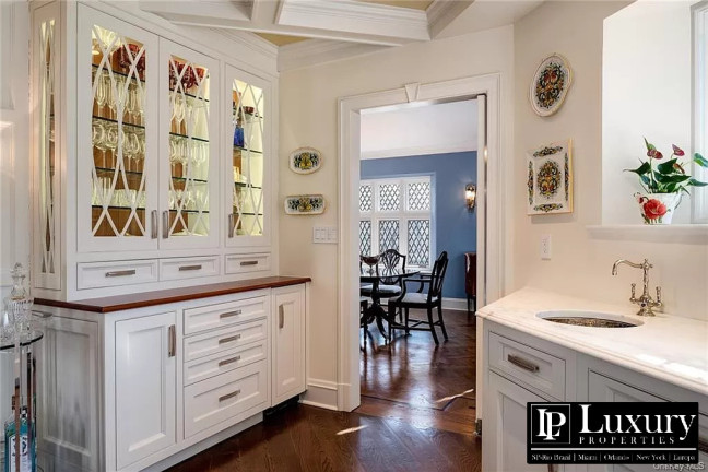 Imagem Casa com 5 Quartos à Venda, em Bronxville - New York City Imagem Casa com 5 Quartos à Venda, em Bronxville - New York City