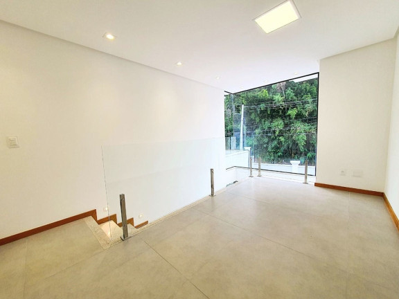 Imagem Casa com 3 Quartos à Venda, 168 m² em Comary - Teresópolis