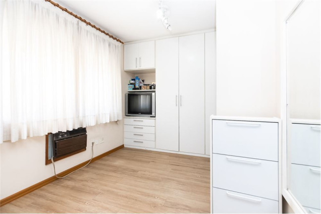 Imagem Imóvel com 3 Quartos à Venda, em Auxiliadora - Porto Alegre Imagem Imóvel com 3 Quartos à Venda, em Auxiliadora - Porto Alegre