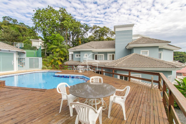 Imagem Casa com 4 Quartos à Venda, em Saguaçu - Joinville Imagem Casa com 4 Quartos à Venda, em Saguaçu - Joinville