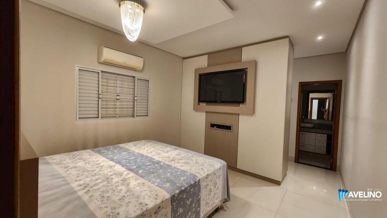 Imagem Sobrado com 3 Quartos à Venda, 260 m² em Amambaí - Campo Grande