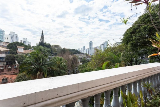 Casa com 4 Quartos à Venda,  em Pacaembu - São Paulo