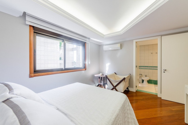 Imagem Imóvel com 4 Quartos à Venda, 405 m² em Moinhos De Vento - Porto Alegre Imagem Imóvel com 4 Quartos à Venda, 405 m² em Moinhos De Vento - Porto Alegre