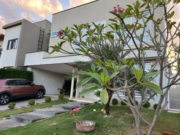 Sobrado com 3 Quartos à Venda, 268 m² em Residencial Goiânia Golfe Clube - Goiânia