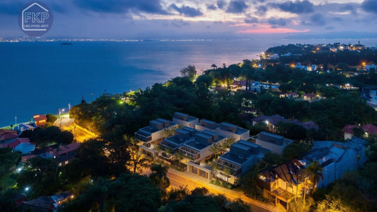 Imagem Casa com 3 Quartos à Venda, 242 m² em Cacupé - Florianópolis Imagem Casa com 3 Quartos à Venda, 242 m² em Cacupé - Florianópolis