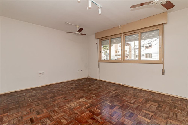 Imagem Imóvel com 1 Quarto à Venda,  em Passo Da Areia - Porto Alegre