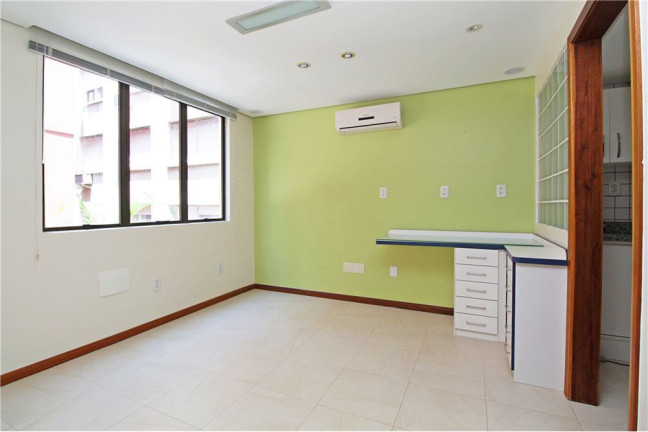 Imagem Imóvel Comercial à Venda, 35 m² em Rio Branco - Porto Alegre Imagem Imóvel Comercial à Venda, 35 m² em Rio Branco - Porto Alegre