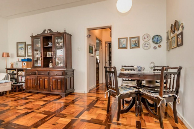 Imagem Imóvel com 2 Quartos à Venda, 60 m² em São João - Porto Alegre Imagem Imóvel com 2 Quartos à Venda, 60 m² em São João - Porto Alegre