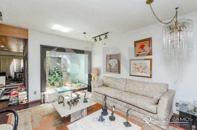 Imagem Casa com 5 Quartos à Venda, 530 m² em Jardim Lindóia - Porto Alegre Imagem Casa com 5 Quartos à Venda, 530 m² em Jardim Lindóia - Porto Alegre