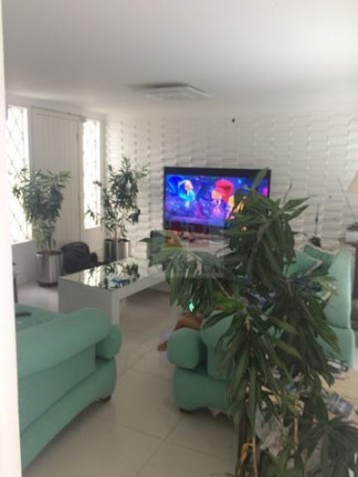 Imagem Casa com 4 Quartos à Venda, 300 m² em Medianeira - Porto Alegre Imagem Casa com 4 Quartos à Venda, 300 m² em Medianeira - Porto Alegre
