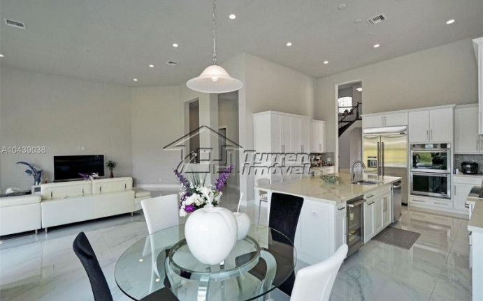 Imagem Casa com 6 Quartos à Venda, em São Paulo - São Paulo Imagem Casa com 6 Quartos à Venda, em São Paulo - São Paulo