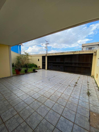 Imagem Casa com 3 Quartos à Venda, 330 m² em Botucatu Imagem Casa com 3 Quartos à Venda, 330 m² em Botucatu