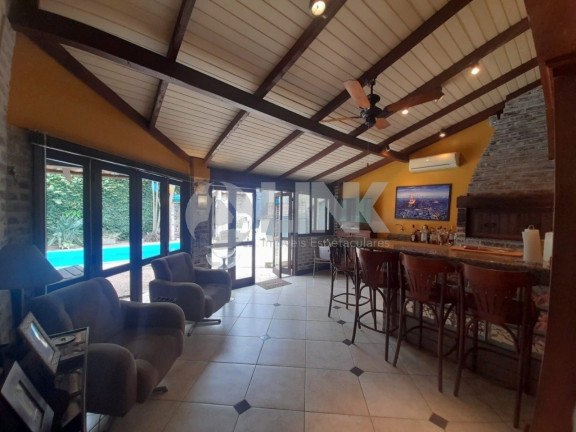 Imagem Casa com 4 Quartos à Venda, 390 m² em Petrópolis - Porto Alegre