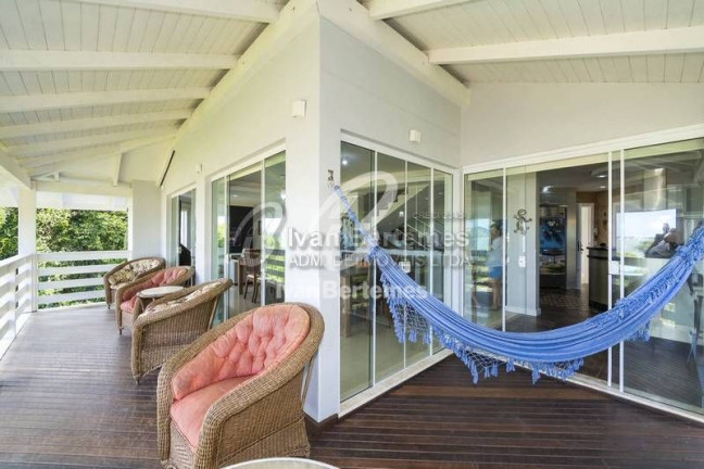 Imagem Casa com 5 Quartos para Temporada, em Zimbros - Bombinhas Imagem Casa com 5 Quartos para Temporada, em Zimbros - Bombinhas