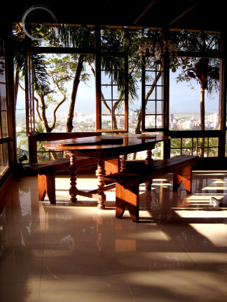 Imagem Casa com 4 Quartos à Venda, 360 m²