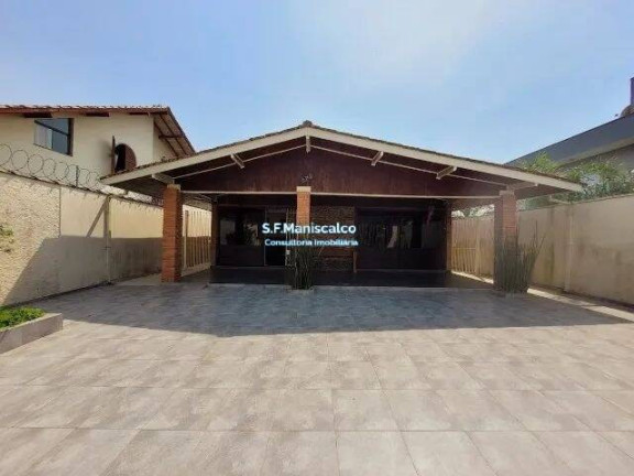 Casa com 5 Quartos para Alugar, 500 m² em Centro - Ubatuba