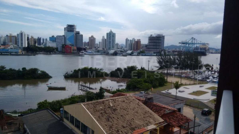 Imagem Apartamento com 2 Quartos à Venda, 81 m² em Centro - Navegantes