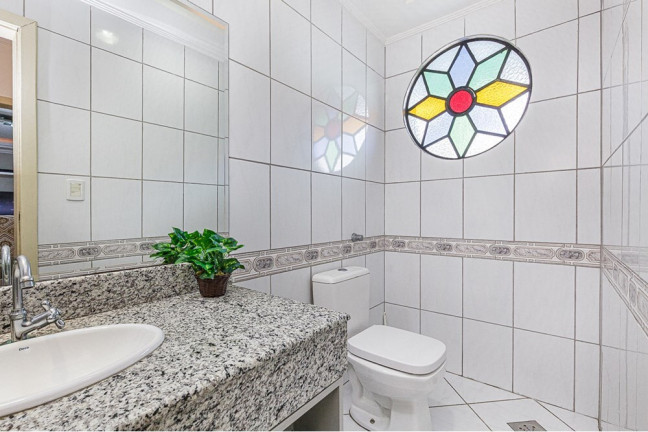 Imagem Casa com 5 Quartos à Venda, 330 m² em Vila Ipiranga - Porto Alegre Imagem Casa com 5 Quartos à Venda, 330 m² em Vila Ipiranga - Porto Alegre