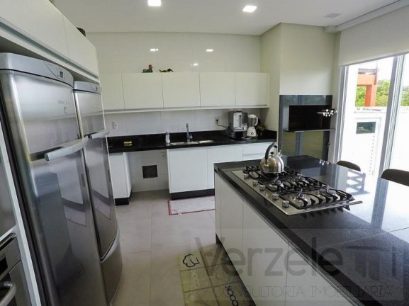 Imagem Casa com 6 Quartos à Venda, 500 m² em Mariscal - Bombinhas Imagem Casa com 6 Quartos à Venda, 500 m² em Mariscal - Bombinhas