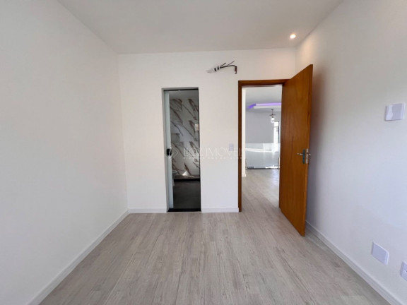 Imagem Casa de Condomínio com 5 Quartos à Venda, 195 m² em Vargem Pequena - Rio De Janeiro