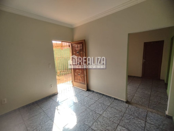 Imagem Casa com 2 Quartos à Venda, 220 m² em Santa Maria - Uberaba Imagem Casa com 2 Quartos à Venda, 220 m² em Santa Maria - Uberaba