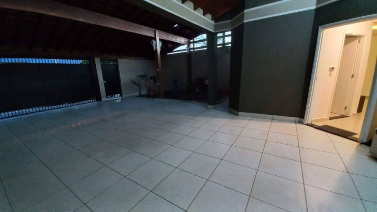 Imagem Casa com 3 Quartos à Venda, 250 m² em Jardim Paulista - Bauru Imagem Casa com 3 Quartos à Venda, 250 m² em Jardim Paulista - Bauru