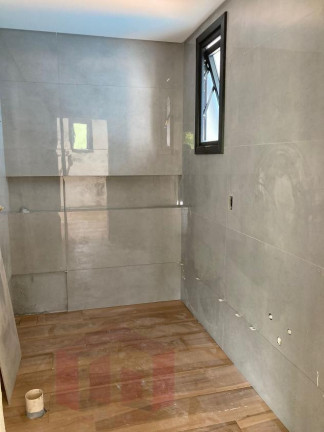 Imagem Imóvel com 3 Quartos à Venda, 295 m²